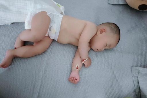 克拉玛依三个月宝宝抬头不稳